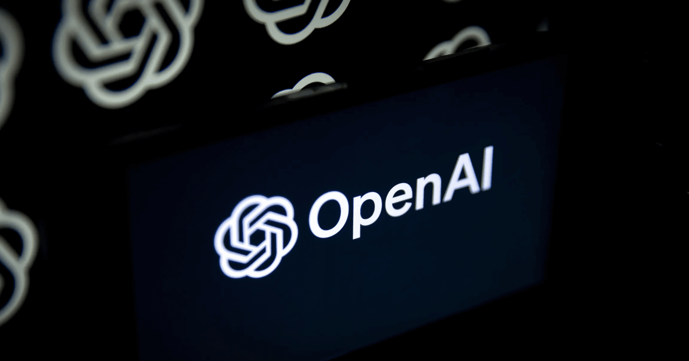 OpenAI 宣佈推出人工智慧搜尋引擎原型 SearchGPT，挑戰 Google 的搜尋市場主導地位，並引發對搜尋引擎未來的討論。才剛推出 SearchGPT ！OpenAI 被曝虧損 50 億鎂，公司壽命只剩一年？