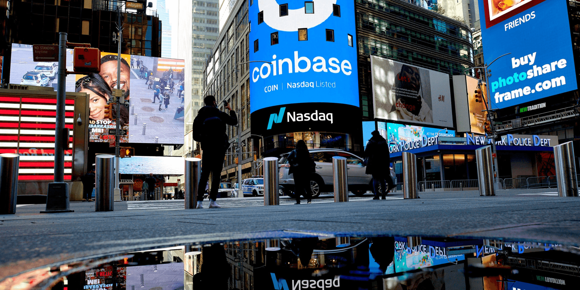 Coinbase 如何邁向全球合規？2 點解析大交易所的全面佈局！Coinbase 重返夏威夷市場，得益於當地監管變更，並持續在全球多地獲得合規許可，推動其加密貨幣服務的合法營運。