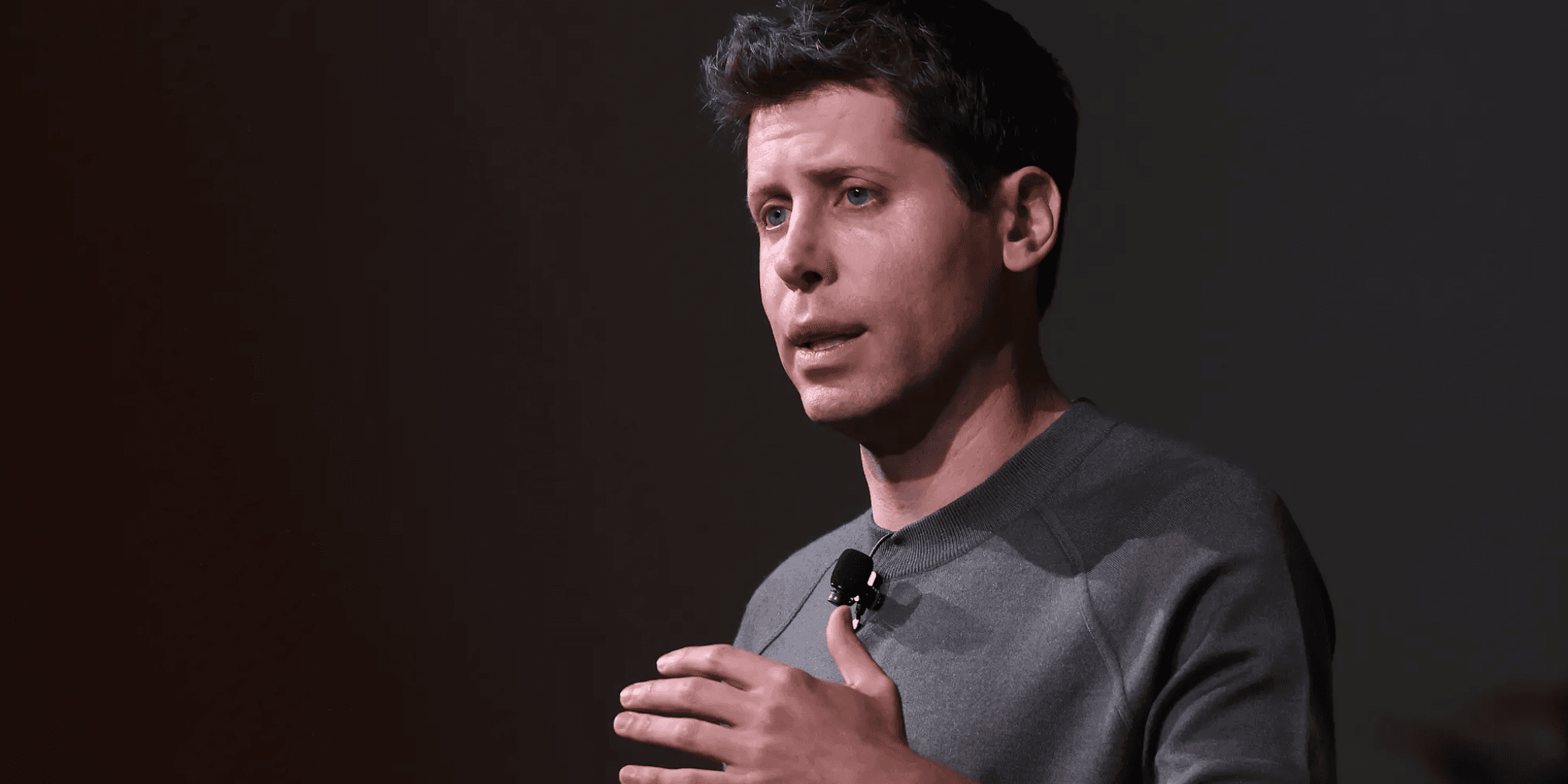 ChatGPT之父最新預言！幾千天後，人類或進入超級智慧時代？OpenAI 執行長 Sam Altman 預測，未來幾千天內可能實現超級智慧，並強調降低計算成本以促進人工智慧普及。