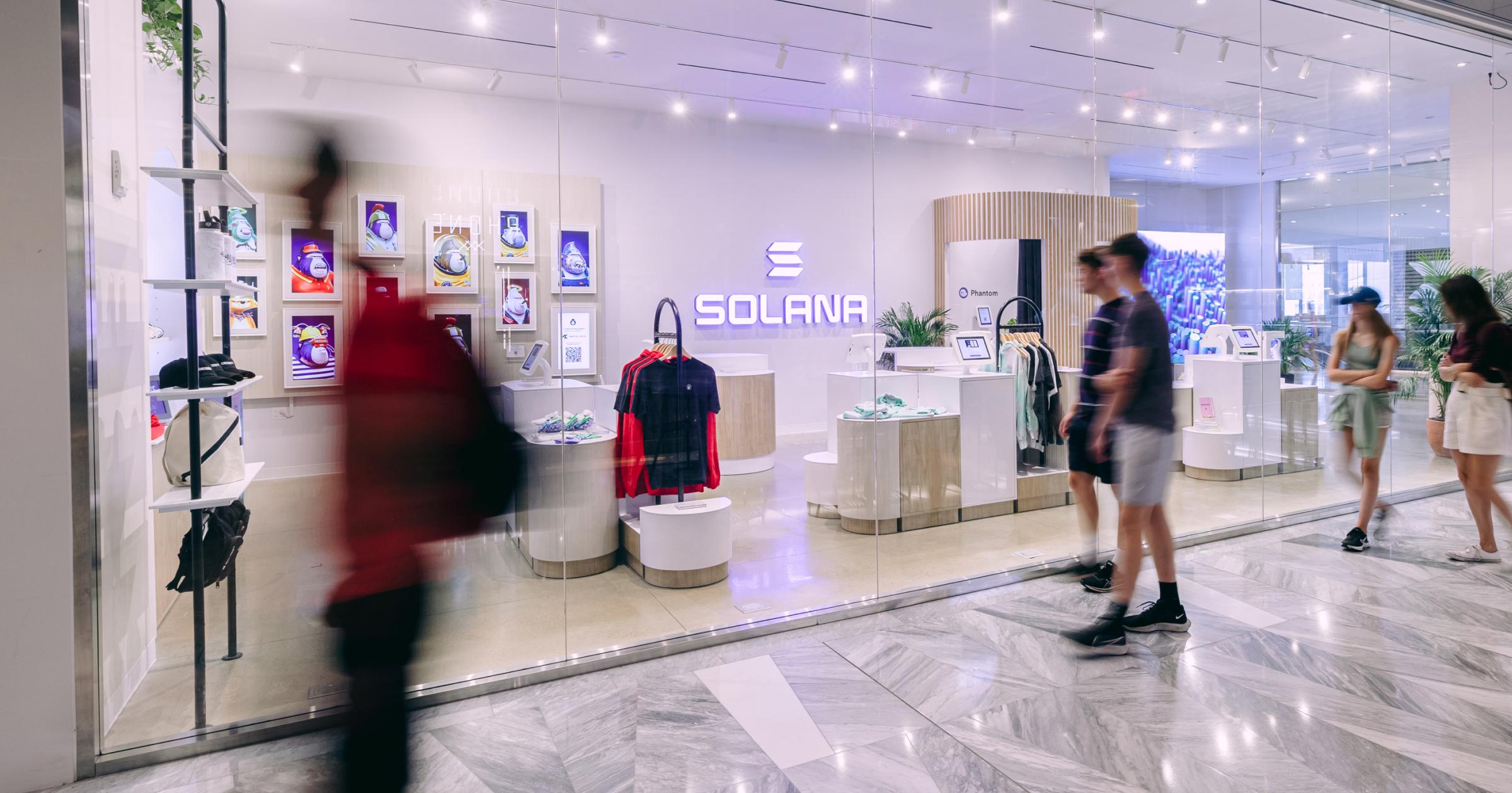 以 Solana 為主題的實體商店於 28 日在紐約市正式開張，然而該商店似乎不打算銷售任何商品，僅提供大眾有關 Web3 的教育體驗？Solana 商店開張！展示 Web 3 新機、店面效仿蘋果