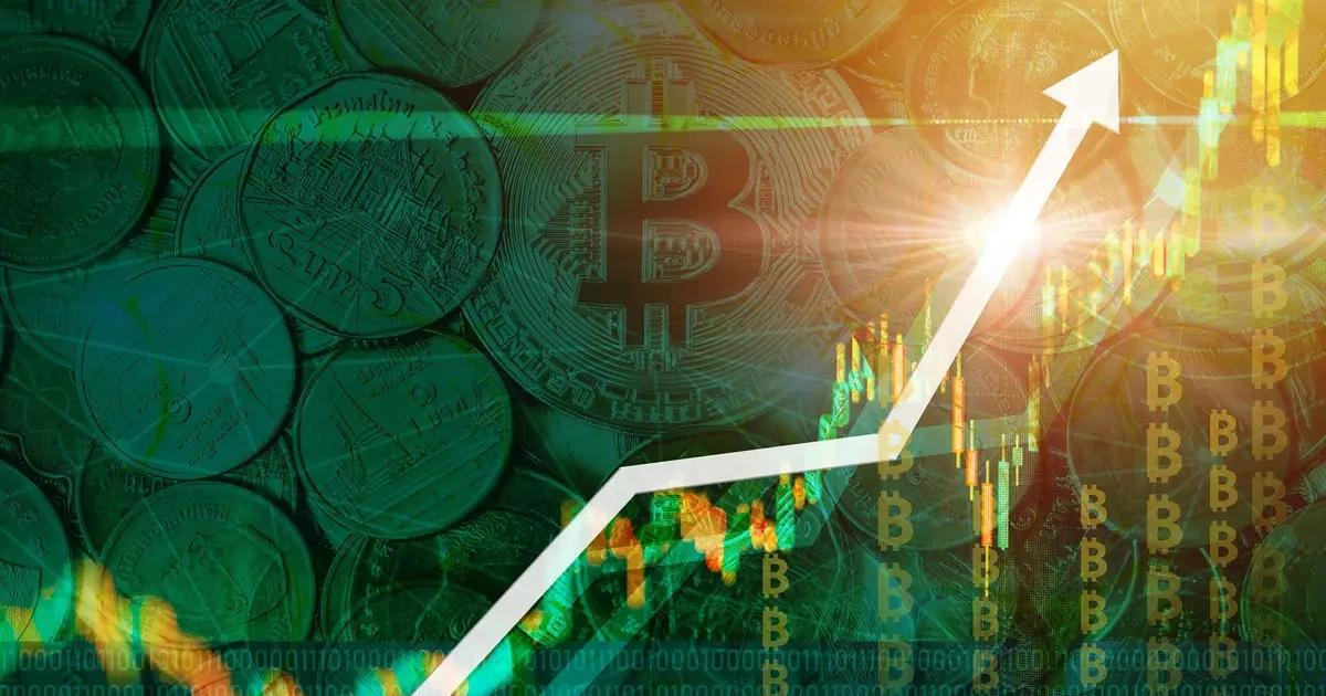 比特幣概念股狂歡!微策略、Coinbase集體暴漲,軋空、機構回歸成助力