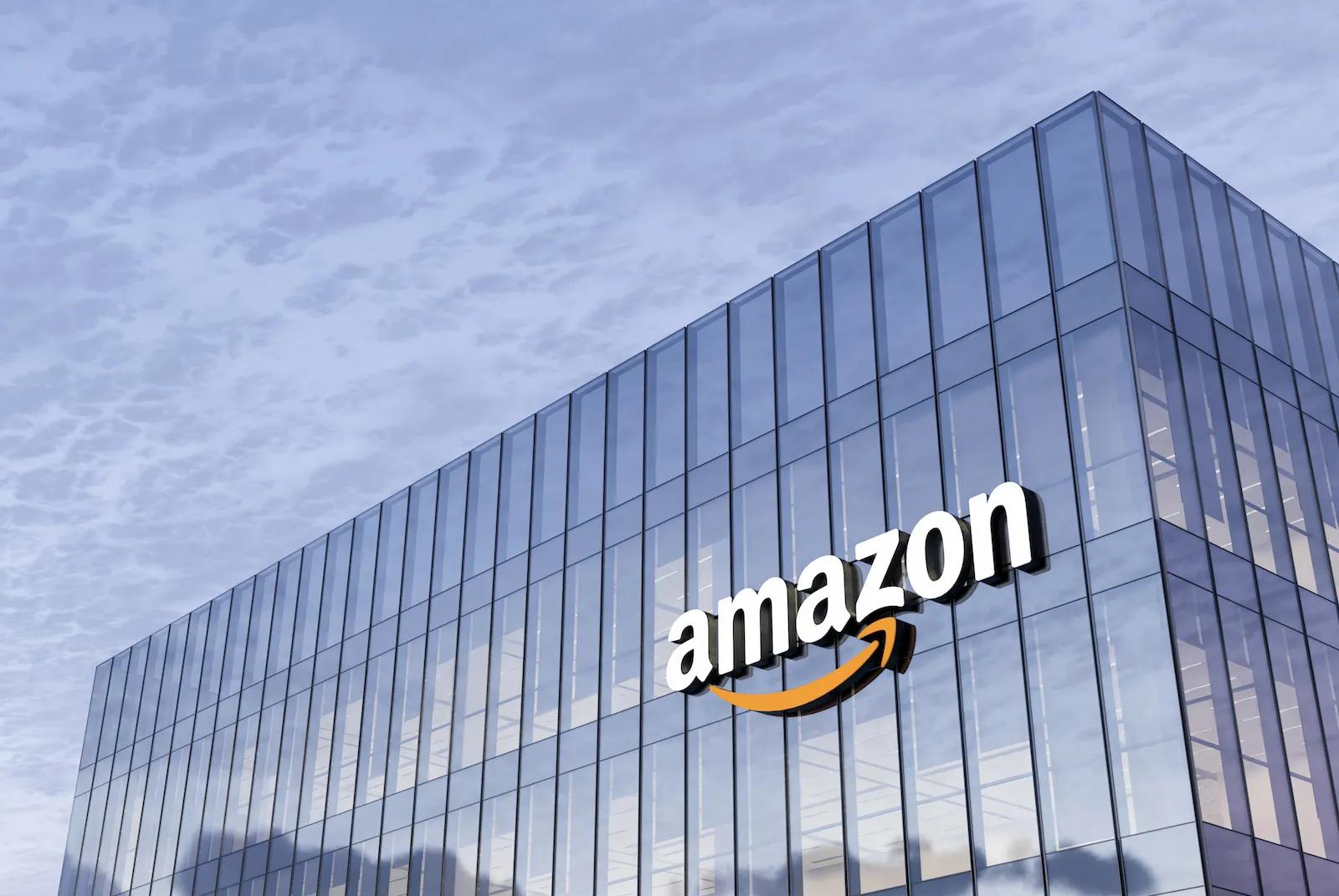 全球最大電商亞馬遜宣布進軍NFT後,相關資訊都相當保密。不過,一封疑似誤發的官方信件,透露了未來可能提供的服務。一封誤發信件洩密了!亞馬遜將可上架NFT、在藝廊展示,還有那些細節?