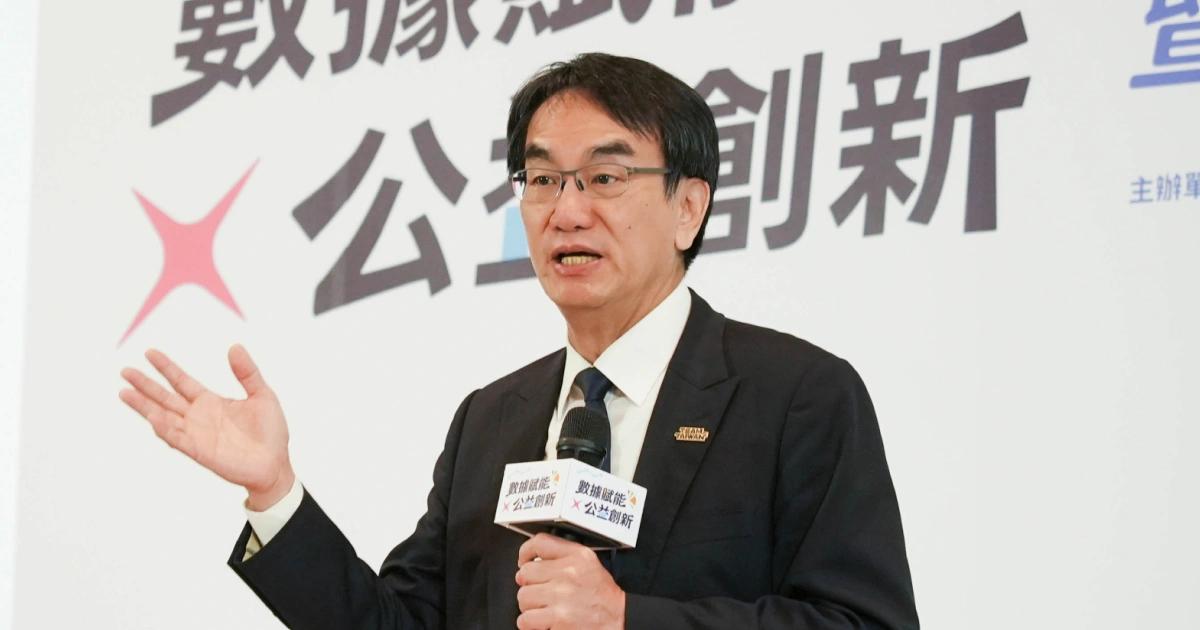 AI深偽氾濫!數發部擬推3機制促社群落實AI標示,涉詐時強制下架|面對AI深偽氾濫,數發部擬推主動揭露、技術偵測與個案檢舉等 3 層機制,力促社群平台落實 AI 標示,若影像涉及詐騙等侵權情事,將進行強制標示或下架等處置。