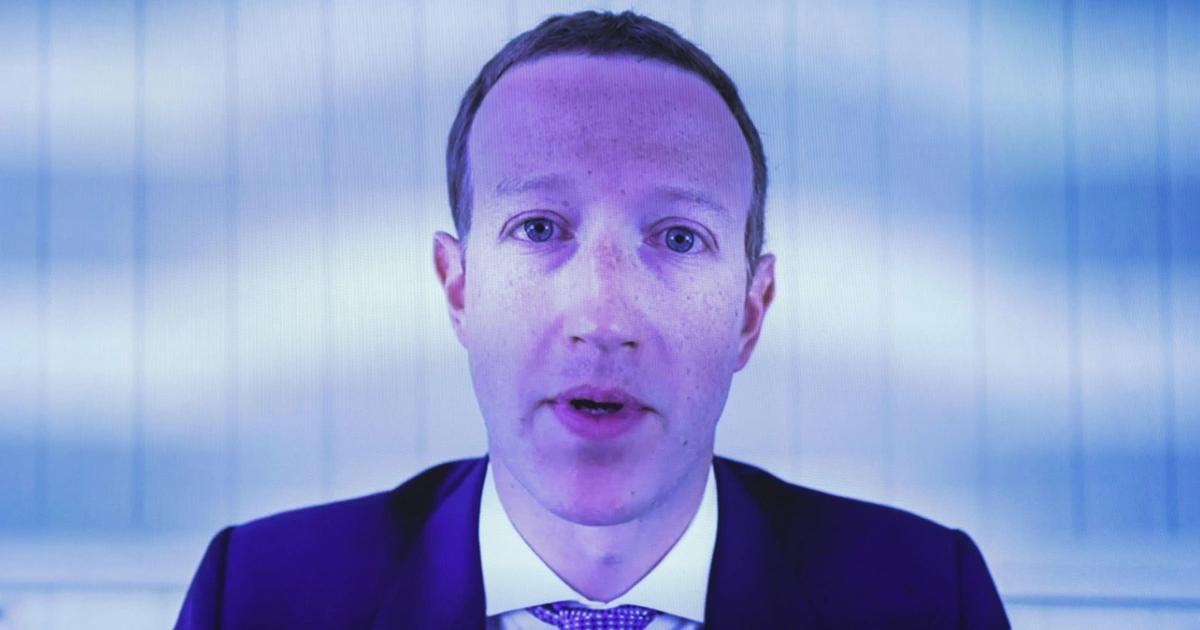 拿員工訓練AI!Meta推內部追蹤工具,員工點滑鼠、按鍵行為全都錄|Meta於美國員工電腦安裝內部追蹤工具,記錄滑鼠、鍵盤軌跡與螢幕截圖,藉此收集數據訓練AI模型。官方強調此舉不涉考績,但仍引發員工監控與隱私爭議,歐洲法規恐禁止此行為。