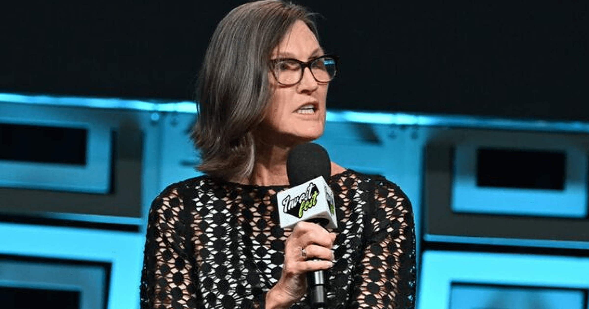 由女股神 Cathie Wood 帶領的方舟投資,在一份名為「Big idea 2024」的報告中,針對新一年的比特幣發展,做了詳細的調查報告。 女股神教你買比特幣!方舟揭 2024 年「4 大利好」,最佳投資配置是多少?